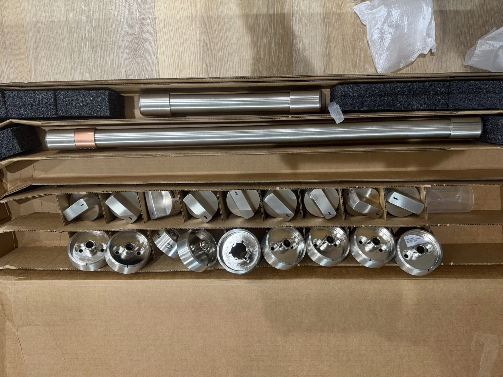 CAFÉ™ 48” Brushed Stainless Handle & Knob Set for Pro Range/Rangetop C2Y486P2TS1
Opens in a new wind