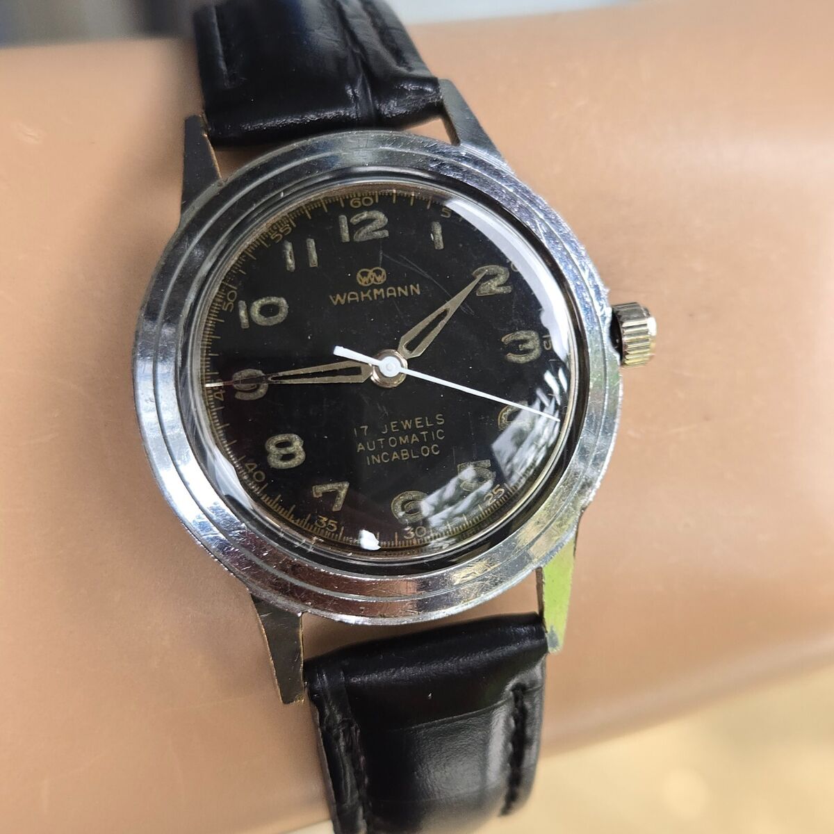 Wristwatch Annual 2002 洋書　時計 Piaget 'Tiger's Eye Onyx' Dress Watch – Analog:Shift