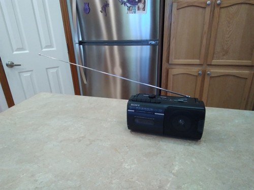 Vintage Retro Sony CFM-10 AM/FM Radio & Cassette Player Recorder Boombox Works - Picture 4 of 11