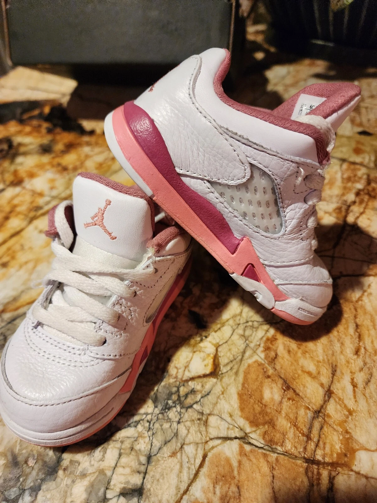 Scarpe Nike Air Jordan 5 basse retrò 'per lei' rosa TD taglia 6c (DX4391 116)