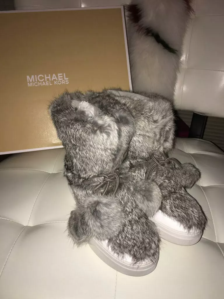 Michael kors grey booties top