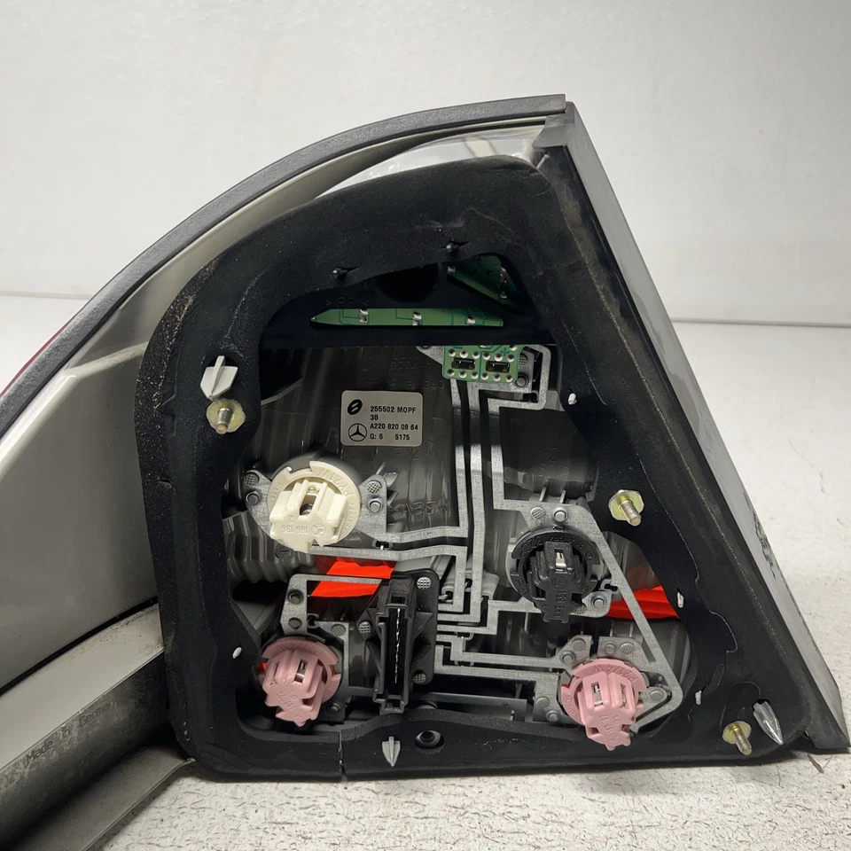 MERCEDES BENZ S550 TAIL LIGHT RIGHT PASSENGER 2003 2004 2005 2006 A2208200864 - Image 4 of 4