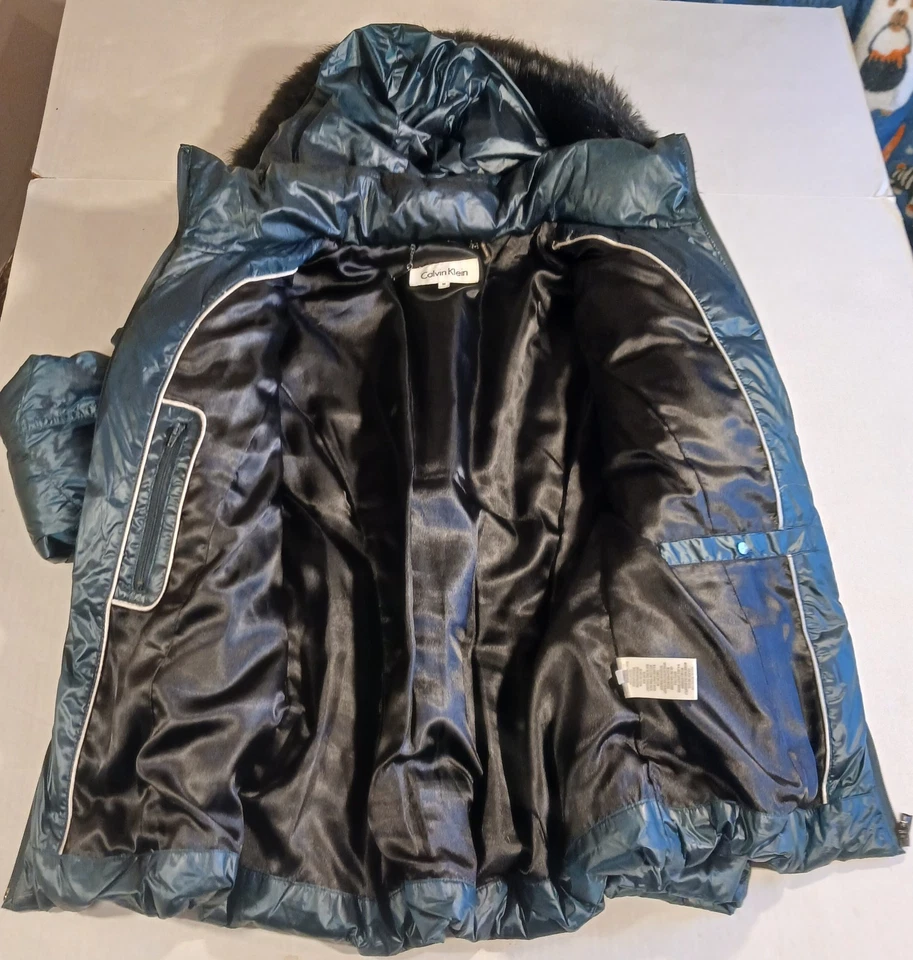 Bonita chaqueta de abrigo acolchada con capucha negra M verde para mujer Calvin Klein’s Foto 2 de 4