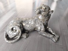 Leopard Jaguar Tierfigur liegend silber Skulptur Deko Figur - ca 31 cm lang