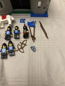Legoland Castle Black Falcons 6074 Black Falcon's Fortress Near Complete Read