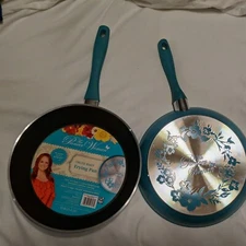 The Pioneer Woman 2 Teel Timeless Beauty Frying Pans Three Layer Enforcement...