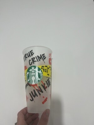 True Crime Junkie Starbucks Tasse mit Strohhalm personalisiert