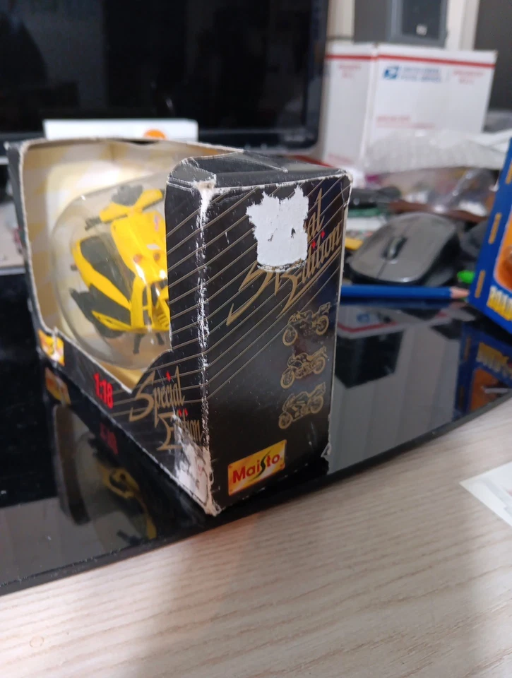 Maisto 1996 Phantom F12 Scale 1:18 China Yellow & Black Special Edition - Image 2 of 4