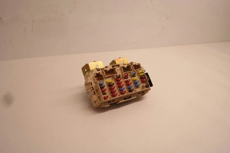 2004 Nissan Xterra caixa de fusíveis relé junção módulo de controle interno - Imagem 3 de 4