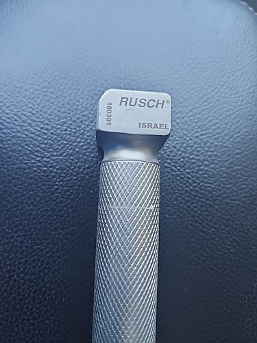 El mango del laringoscopio de fibra óptica Rusch Spec es un instrumento quirúrgico esencial - Imagen 2 de 4