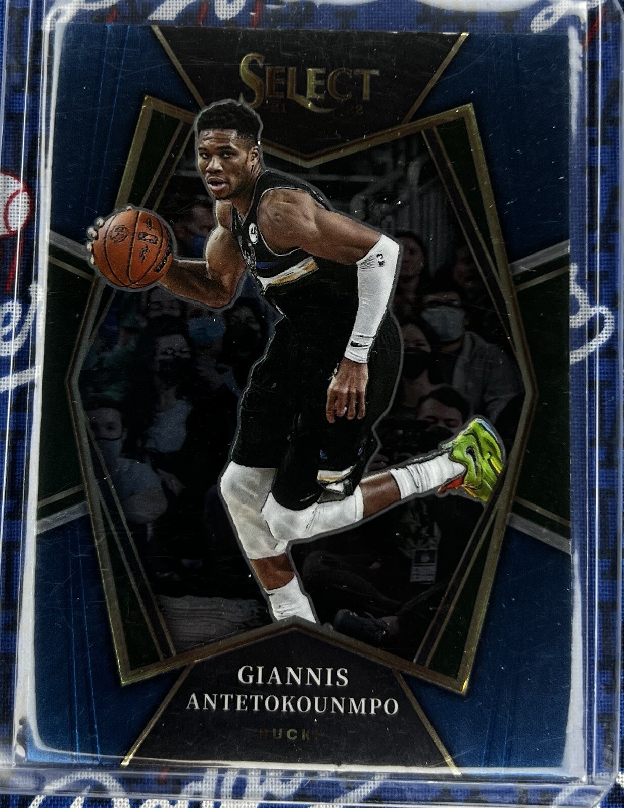 2021-22 Select Giannis Antetokounmpo Premier Level retail Blue #140