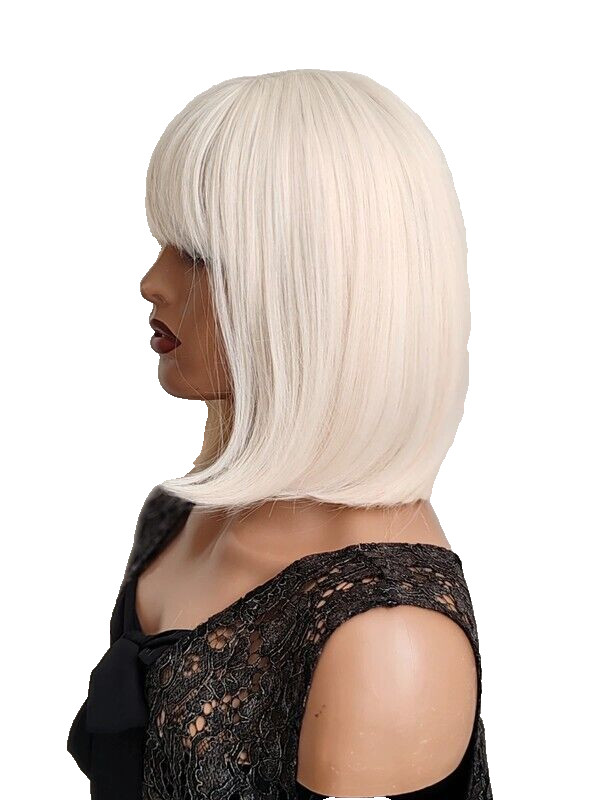 Perruque carré long avec frange courte cheveux lisses blond platine pour femme