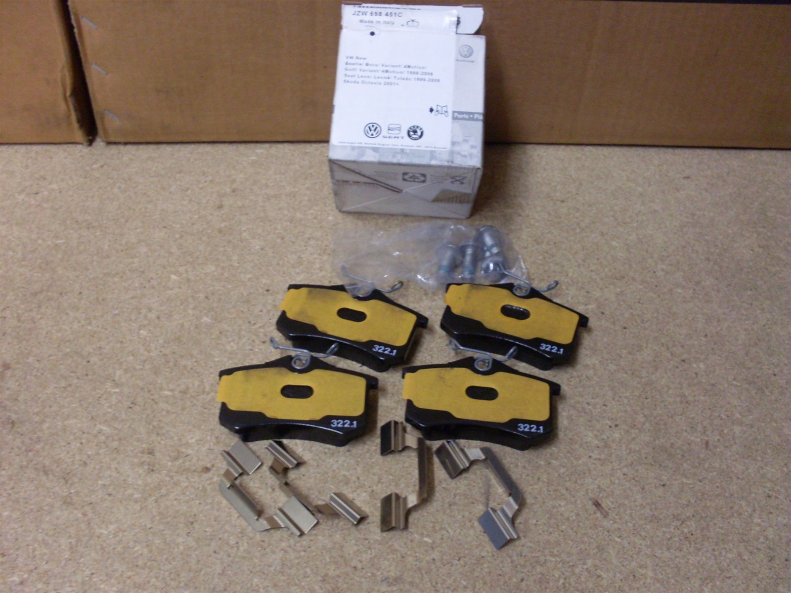 Genuine VW Volkswagen Eco Economy Rear Brake Pads JZW698451C for 