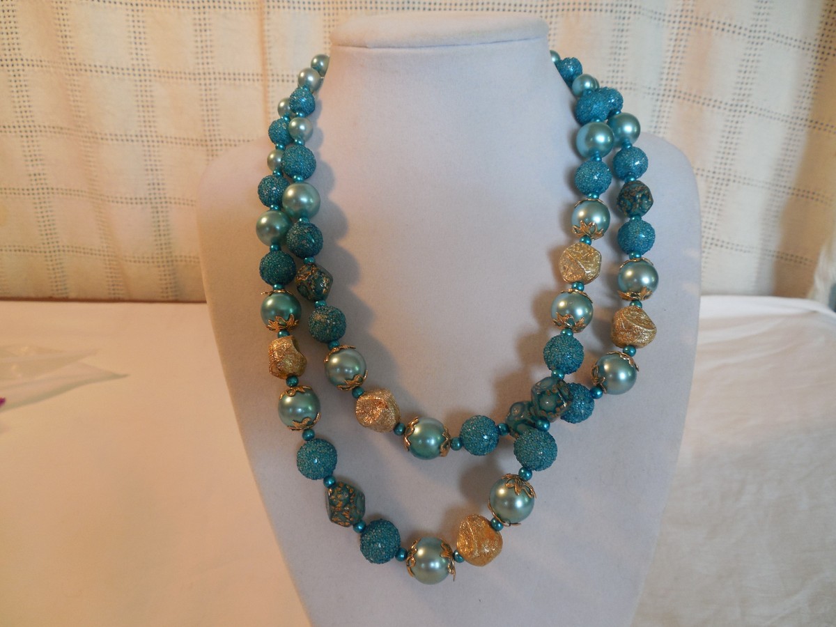 Vintage two strand blue beaded necklace 18