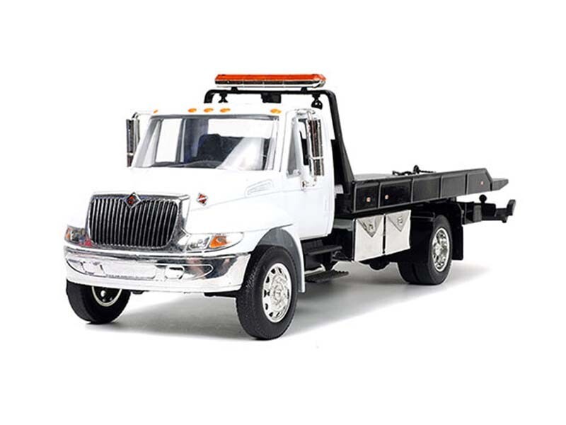 International Durastar 4400 Tow Truck 1:24 Scale Diecast Model by Jada
