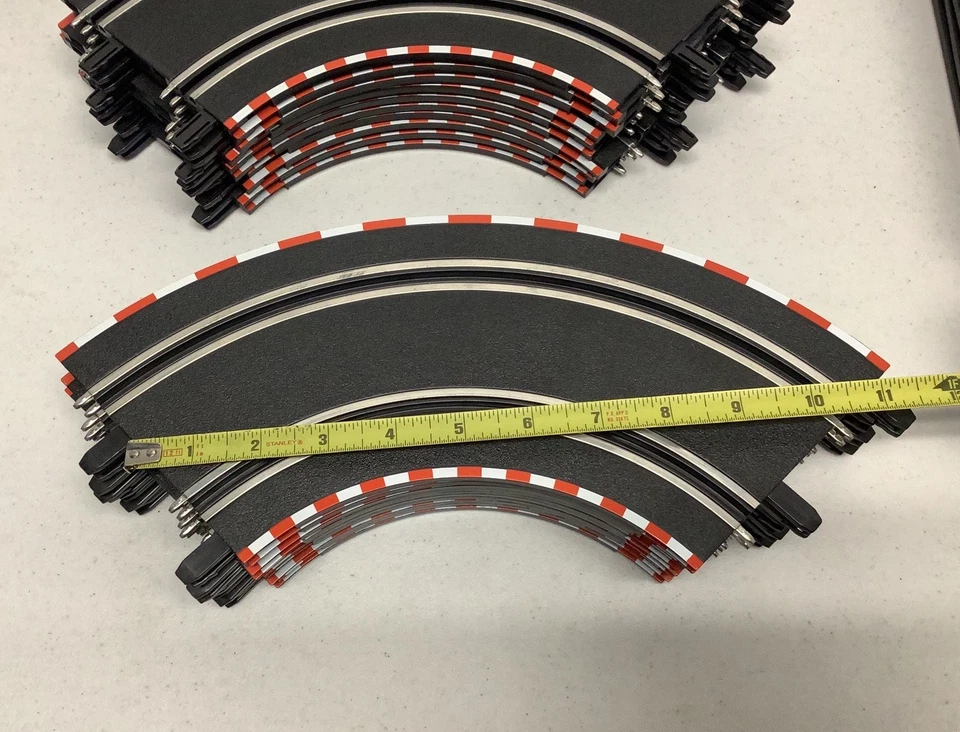 Enorme Juego de Pista de Coche Ranura Carrera Go Escala 1/43 4 Coches Ranura y Más Leer Foto 4 de 4