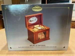VTG-Brand New-1999 Gold Label Music in Motion-Mr. Christmas Music Box -SEE VIDEO
