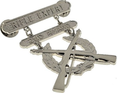 US MARINES RIFLE EXPERT QUALIFICATION SHOOTING BADGE 2ND AWARD BAR UNIFORM PIN