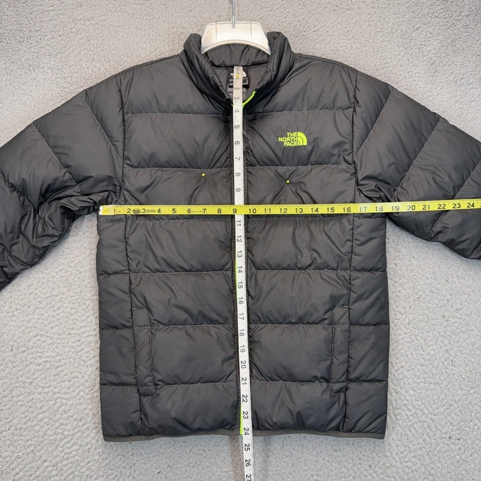 Куртка пуховая The North Face для мальчиков большая серая желтая с утепленной подкладкой уличная ДЕФЕКТ - Изображение 2 из 4