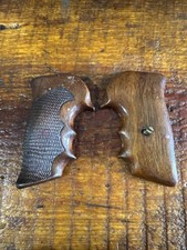 Rare Vintage Fuzzy Farrant Combat Grips For Colt V Frame Models. 261 Rare Vintage Fuzzy Farrant Combat Grips For Colt V Frame Models. 261