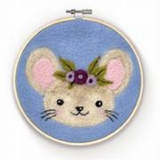 Zestaw filcowania igłowego The Crafty Kit Company 'Floral Mouse In A Hoop'