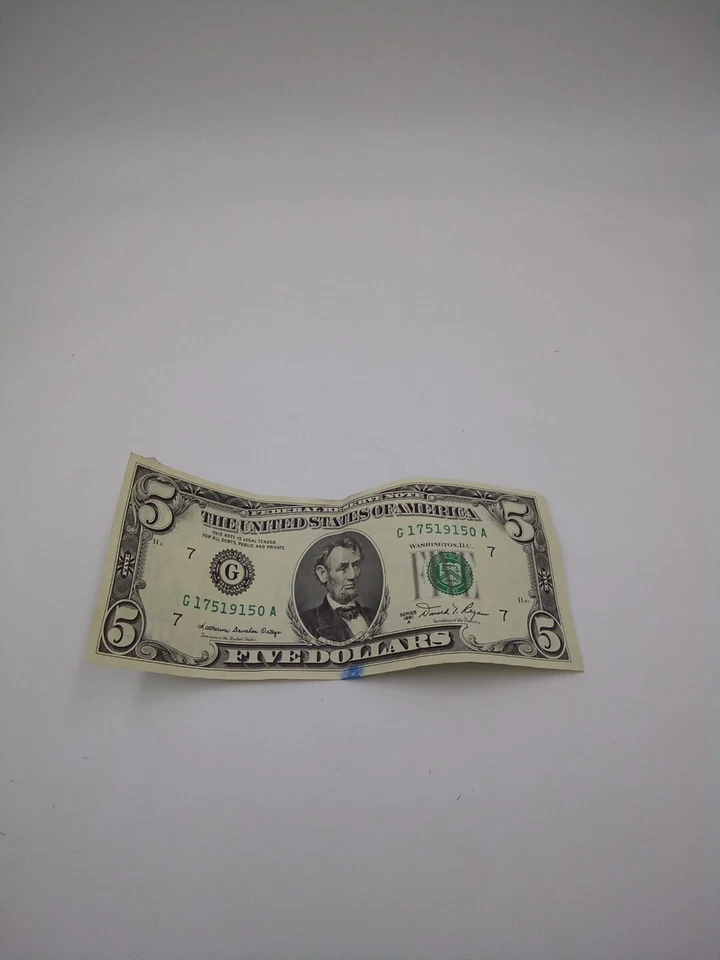 Vintage Circulated 1981 5 Dollar Bill G 17519150 A - Image 2 of 4