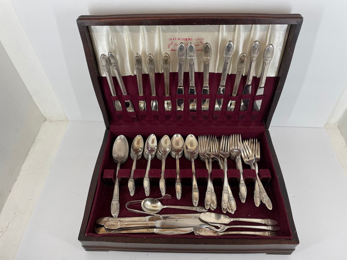 1940s First Love Silverplate 113 piece Set Chest 1847 Rogers
