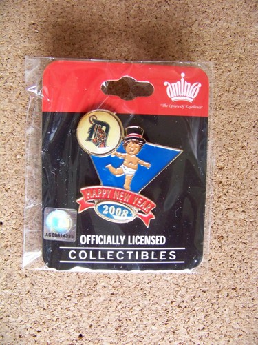 2008 Detroit Tigers Baby New Year's pin MLB - Picture 2 of 7