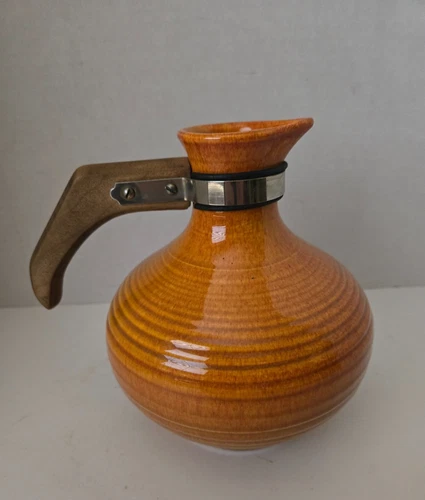 VTG Bauer Ring Pottery Los Angeles Carafe Pitcher Jug Wood Handle Butterscotch