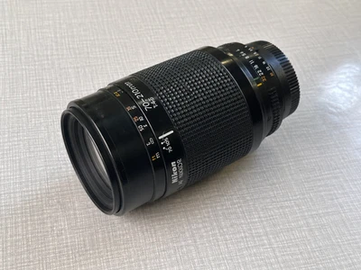 Nikon AF Nikkor 70–210 mm 1:4–5.6 Telezoom Objektiv – Nikon F - Bild 1 von 2