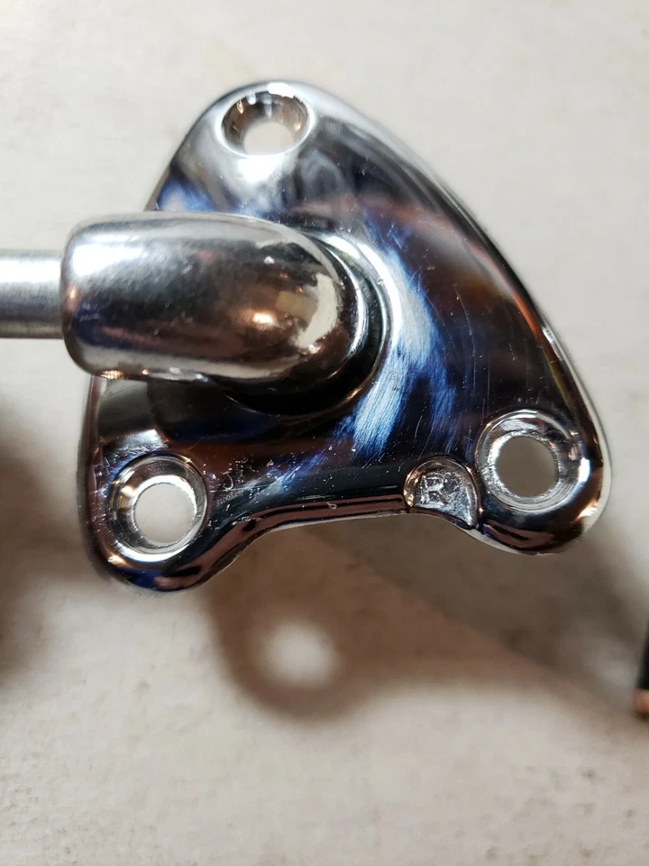 NOS GM 1969 70 Chevrolet Chevelle Pontiac Sun Visor Support RH 8726303  - Image 3 of 4