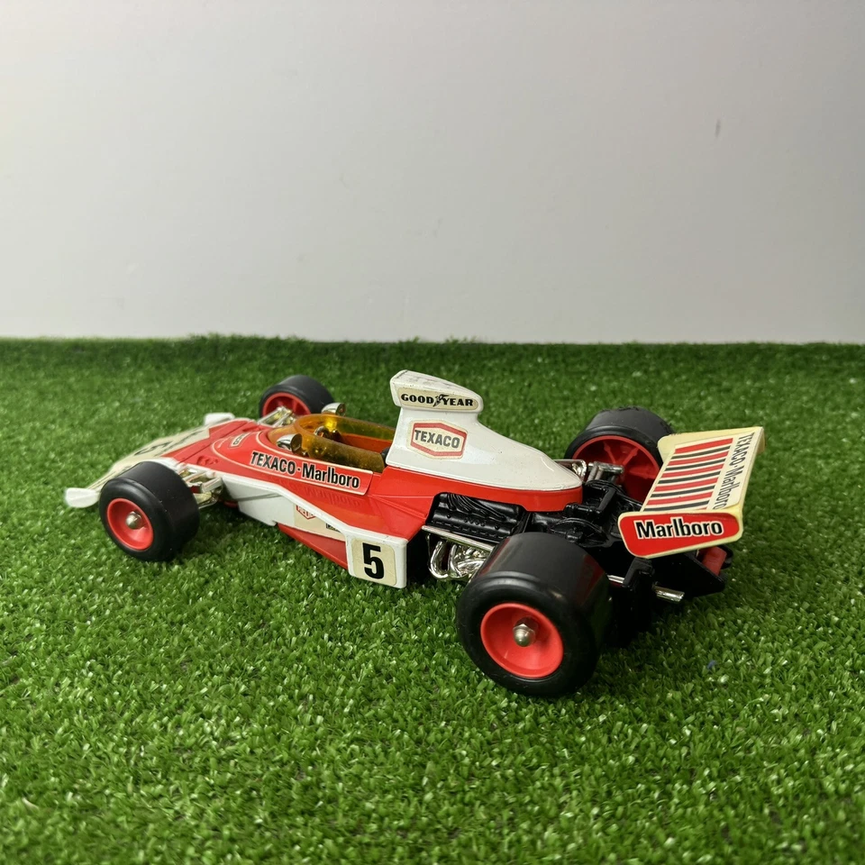 Ruedas de despegue Corgi Texaco-Marlboro Mclaren M23 F1 18:1 #191 en caja Ref U44 Foto 3 de 4