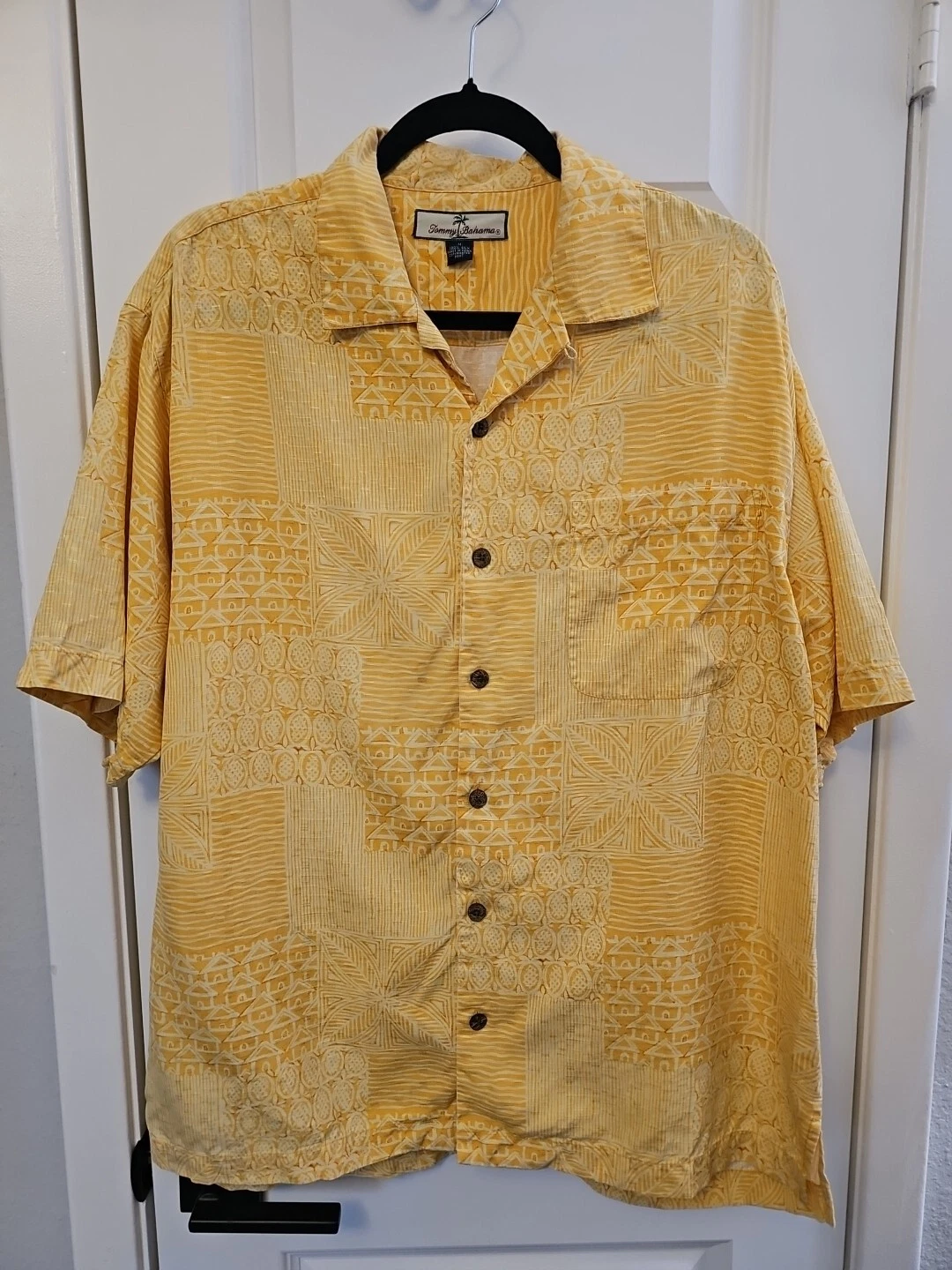 Tommy Bahama Button Up Shirt Men's M 100% Silk Camp Shirt Hawaiian Palm Trees