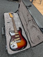 FENDER AMERICAN PROFESSIONAL STRATOCASTER SUNBURST WITH HARDCASE USA