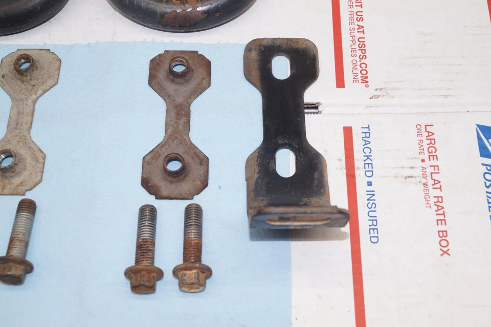 01-05 Juego de ganchos de remolque delanteros Ford Explorer Sport Trac par con pernos y soportes OEM Foto 4 de 4