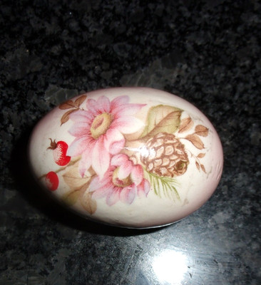 EASTER EGG - DETAILED FLOWERS- ACORN AND STRAWBERRIES - CERAMIC