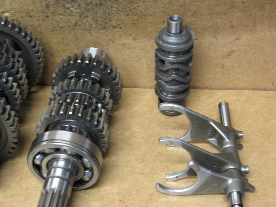 Коробка передач 1998 Kawasaki Concours 1000 ZG1000 малый пробег - Изображение 3 из 4