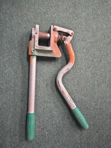 Greenlee 709 1-5/8" Dia, 7/8" Conduit Knock-Out Stud Punch, Used