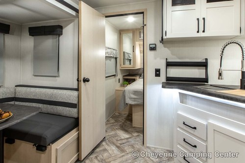 New 2023 Palomino Puma 31QBBH Bunkhouse Travel Trailer OD Kitchen CLEARANCE SALE - Picture 37 of 40