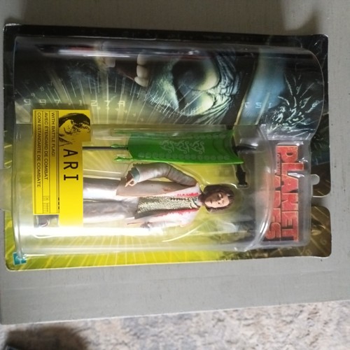 Planet of The Apes - Ari with Battle Flag Action Figure - Picture 6 of 6