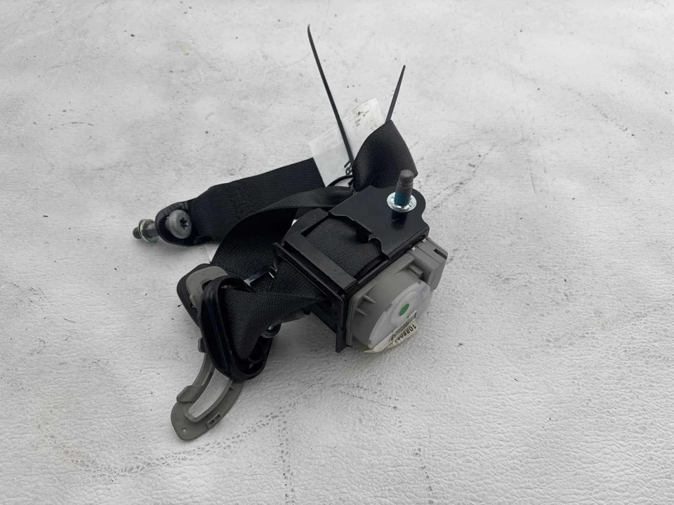 Cinturón de seguridad trasero izquierdo Cadillac ATS 2015-2019 OEM 22945008 Foto 4 de 4