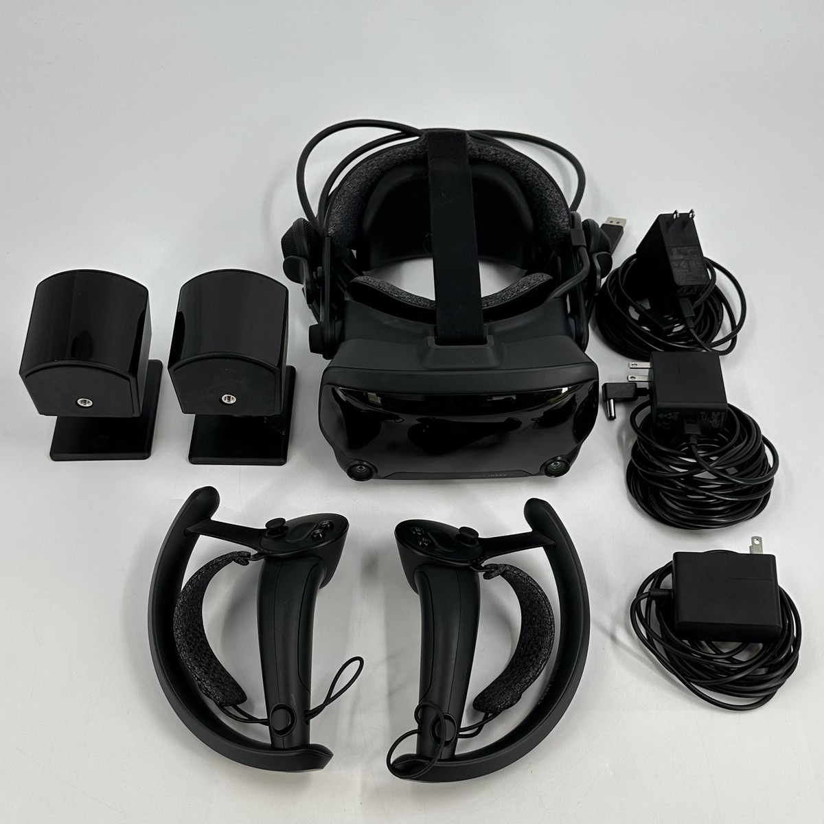 Valve Index VR Headset w/ Controllers / 2 Base Stations