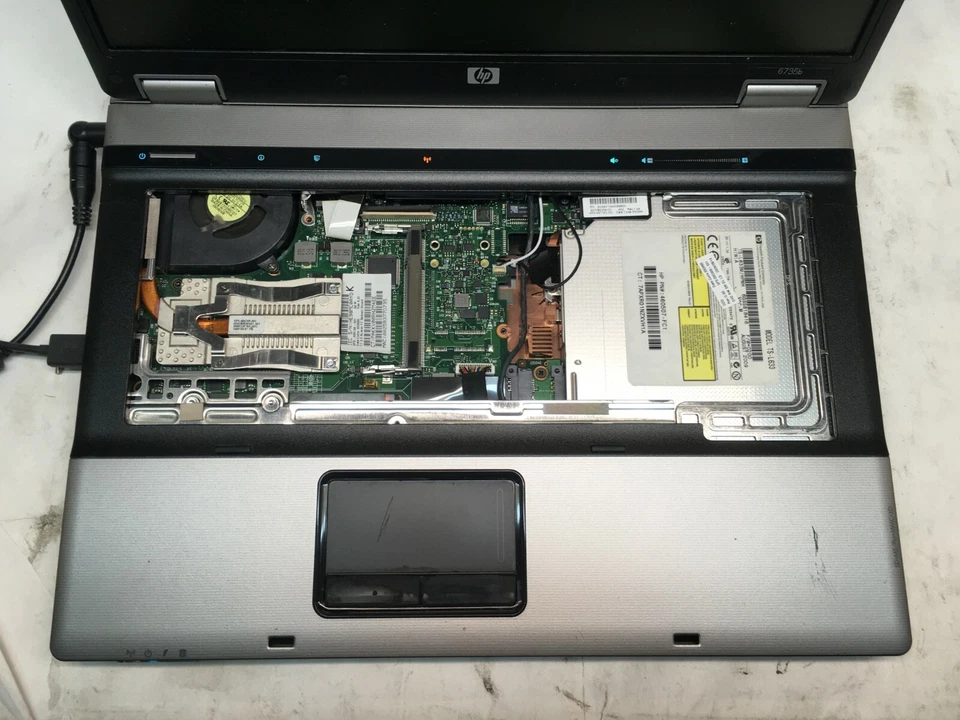 HP Compaq 6735b 15.4" Laptop For Parts/Repair Does not power ON NO Keyboard  JR - Image 3 of 4