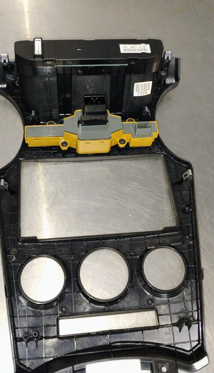 2007-2011 Kia Rondo Front Dash Center Facia Panel Radio Bezel OEM 84740 ...