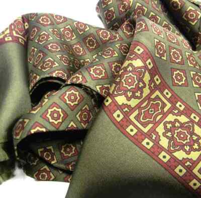 Herren Seidenschal bedruckt grün printed silk man scarf made italy verschiedene Dispo