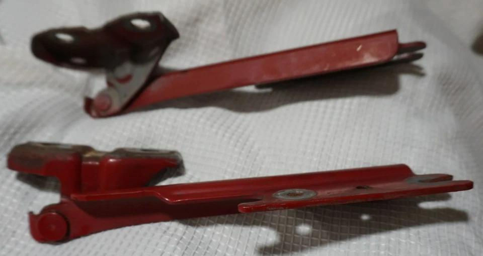 Par de bisagras de capó izquierdo derecho Protege5 1999 2001 2002 2003 MAZDA PROTEGE hatchback Foto 2 de 4