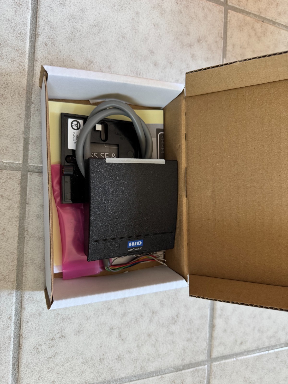 Lecteur HID Multiclass SE RP30 boîtier robuste haut de gamme pour gestion d'accès