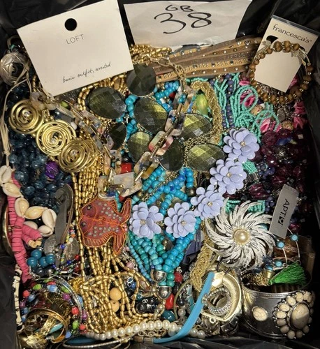 Huge 20 Pound Vintage to Now Costume Jewelry Good Use Wear Sell Craft Lot# GB38