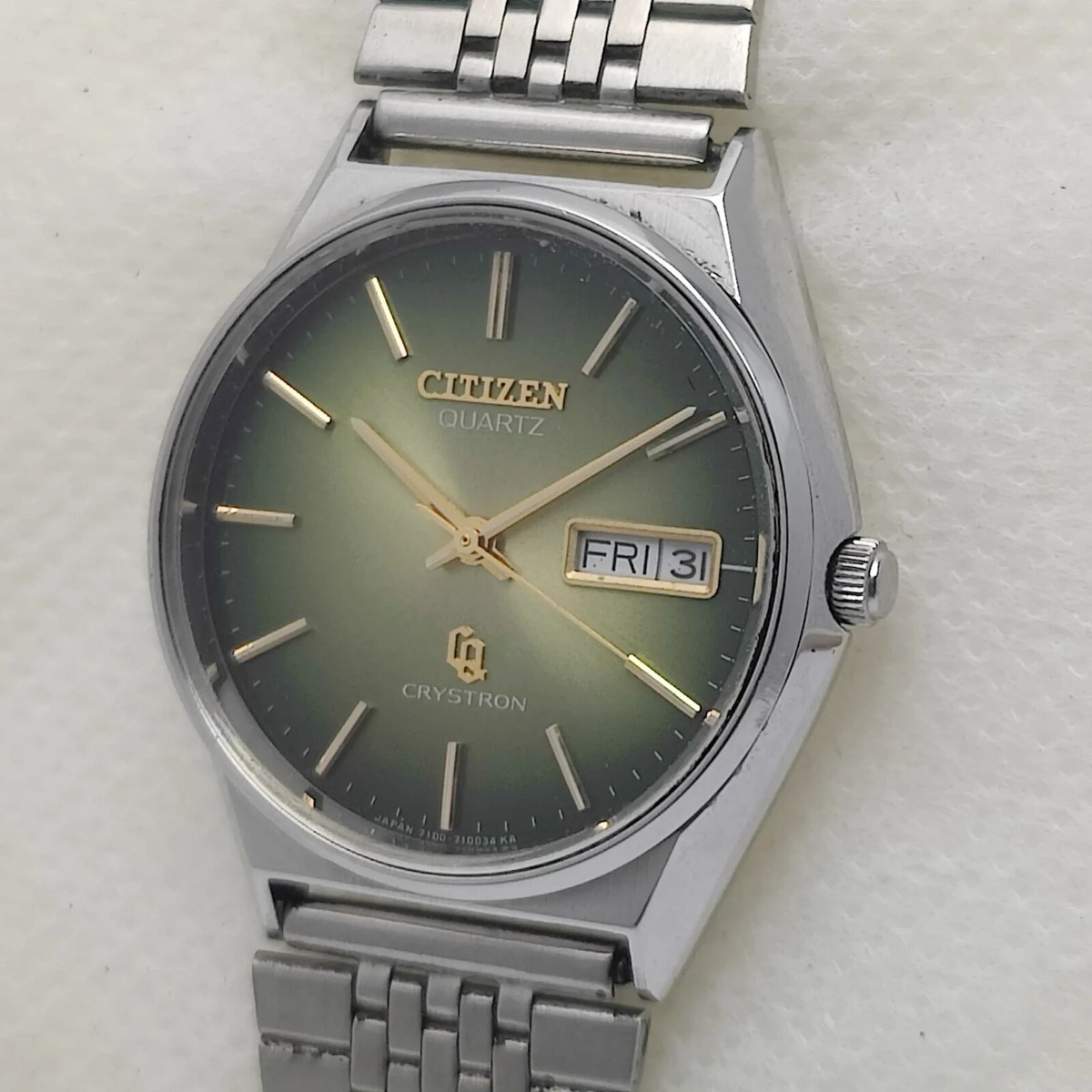 Citizen Crystron Quartz Green Dial 4-710029K Day/Date