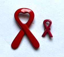 58 - 2 Pin's RUBAN ROUGE POUR LA LUTTE CONTRE LE SIDA